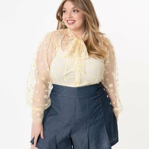 NWT Yellow & White Daisy Print Sheer Gwen Blouse
